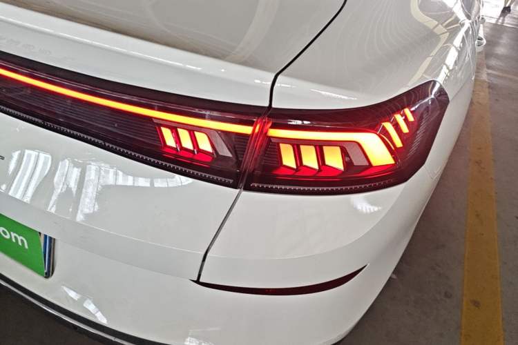 Used Volkswagen Lamando 2025 Lavida L 280TSI DSG Cool & Spicy Edition Right Rear Taillight