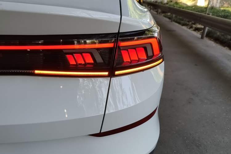 Used Volkswagen Lamando 2025 Lavida L 280TSI DSG Spicy Edition Right Rear Taillight