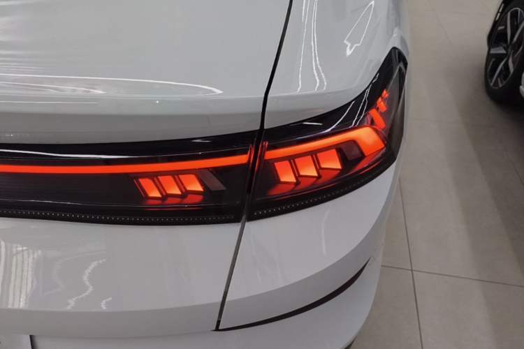 Used Volkswagen Lamando 2025 Lavida L 280TSI DSG Cool & Spicy Edition Right Rear Taillight