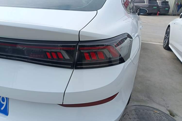Used Volkswagen Lamando 2025 Lavida L 280TSI DSG Cool & Spicy Edition Right Rear Taillight