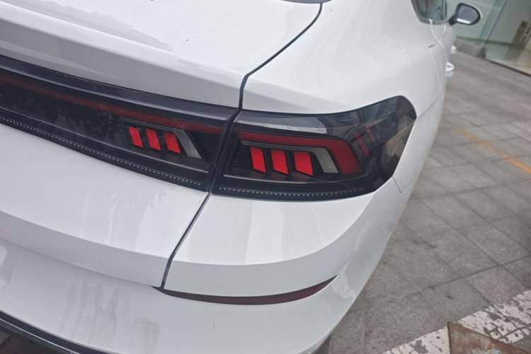 Used Volkswagen Lamando 2025 Lavida L 280TSI DSG Cool & Spicy Edition Right Rear Taillight