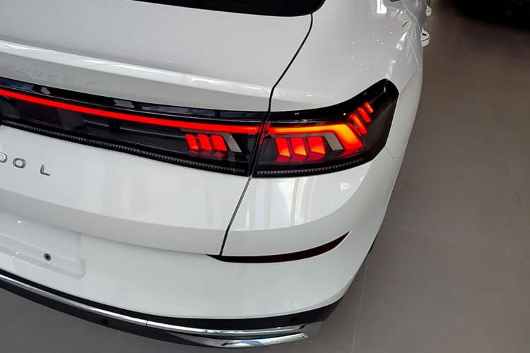 Used Volkswagen Lamando 2025 Lavida L 280TSI DSG Cool & Spicy Edition Right Rear Taillight