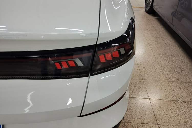 Used Volkswagen Lamando 2025 Lavida L 280TSI DSG Cool & Spicy Edition Right Rear Taillight