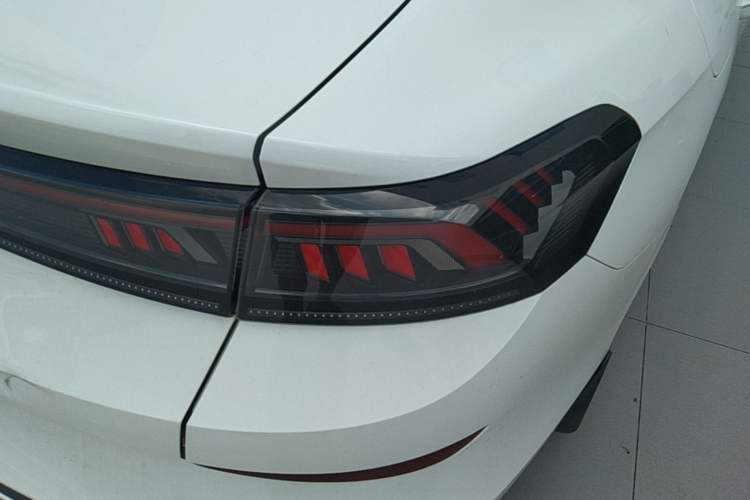 Used Volkswagen Lamando 2025 Lavida L 280TSI DSG Cool & Spicy Edition Right Rear Taillight