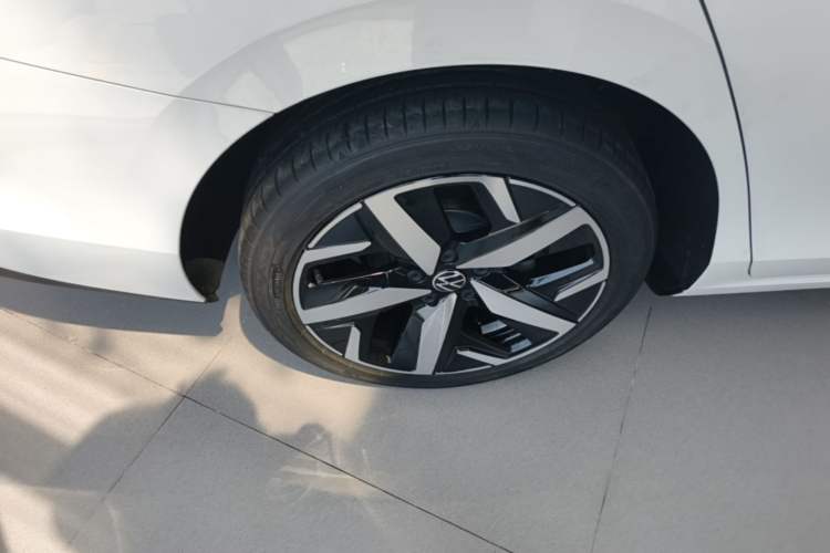 Used Volkswagen Lamando 2025 Lavida L 280TSI DSG Cool & Spicy Edition Right Rear Wheel Hub