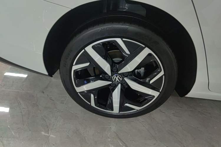 Used Volkswagen Lamando 2025 Lavida L 280TSI DSG Cool & Spicy Edition Right Rear Wheel Hub