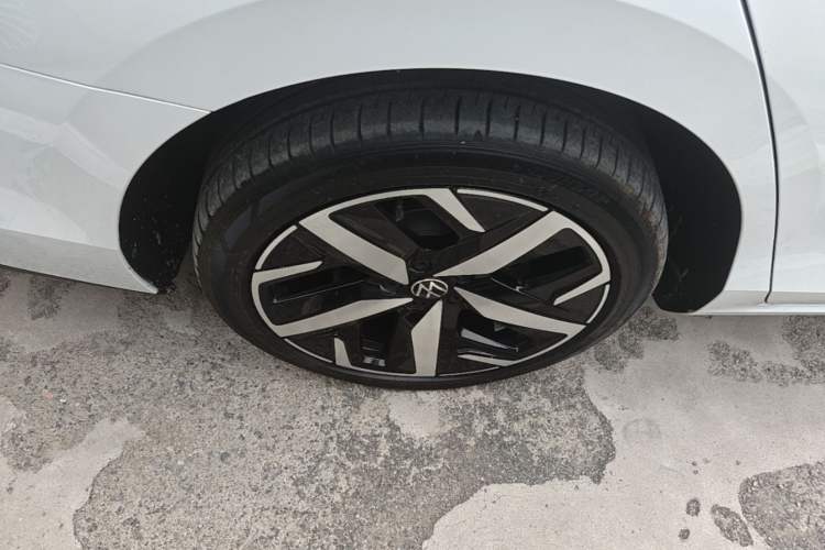 Used Volkswagen Lamando 2025 Lavida L 280TSI DSG Cool & Spicy Edition Right Rear Wheel Hub