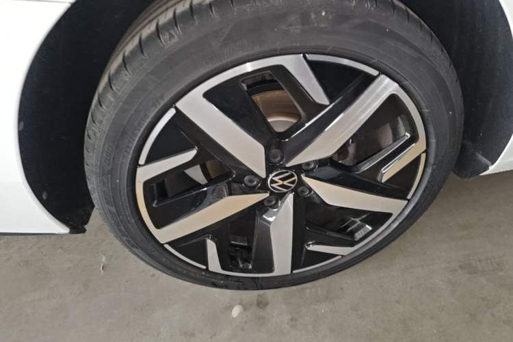 Used Volkswagen Lamando 2025 Lavida L 280TSI DSG Cool & Spicy Edition Right Rear Wheel Hub