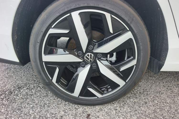 Used Volkswagen Lamando 2025 Lavida L 280TSI DSG Cool & Spicy Edition Right Rear Wheel Hub