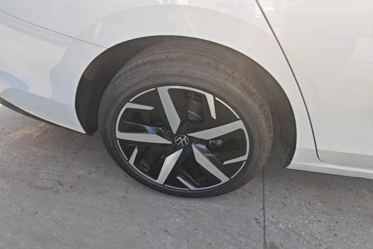 Used Volkswagen Lamando 2025 Lavida L 280TSI DSG Cool & Spicy Edition Right Rear Wheel Hub