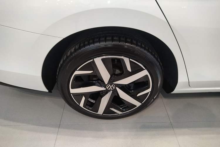 Used Volkswagen Lamando 2025 Lavida L 280TSI DSG Cool & Spicy Edition Right Rear Wheel Hub