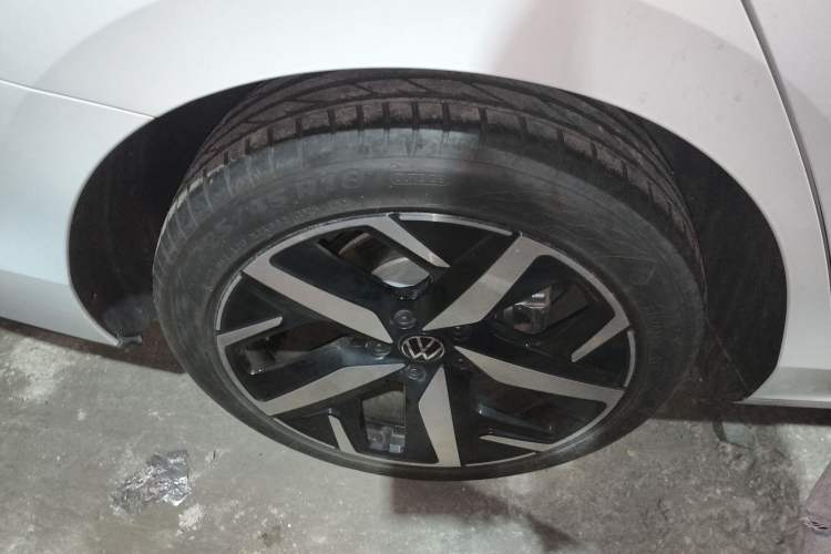 Used Volkswagen Lamando 2025 Lavida L 280TSI DSG Cool & Spicy Edition Right Rear Wheel Hub