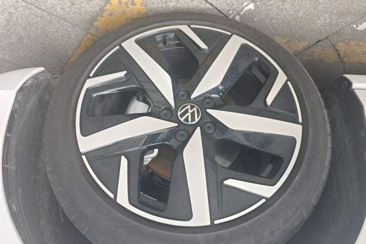 Used Volkswagen Lamando 2025 Lavida L 280TSI DSG Cool & Spicy Edition Right Rear Wheel Hub