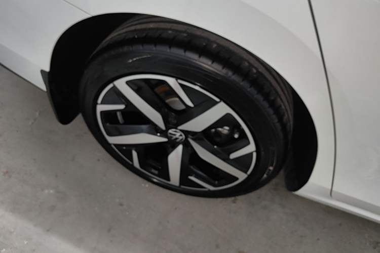 Used Volkswagen Lamando 2025 Lavida L 280TSI DSG Cool & Spicy Edition Right Rear Wheel Hub