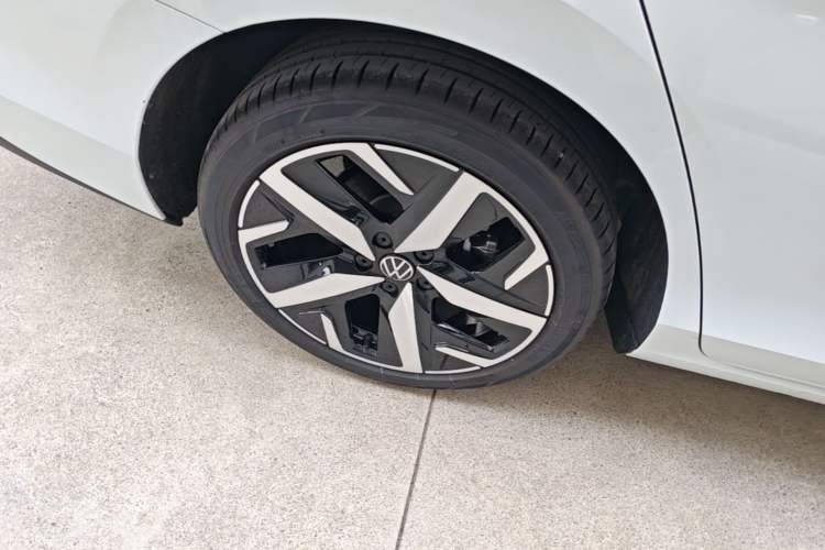 Used Volkswagen Lamando 2025 Lavida L 280TSI DSG Cool & Spicy Edition Right Rear Wheel Hub