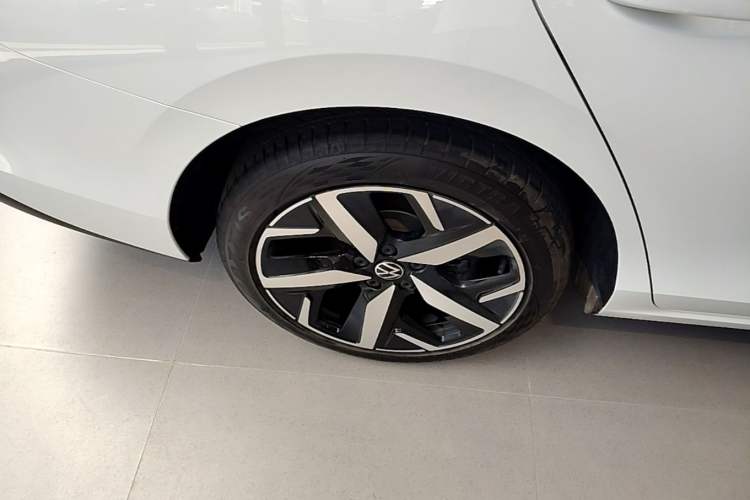 Used Volkswagen Lamando 2025 Lavida L 280TSI DSG Cool & Spicy Edition Right Rear Wheel Hub