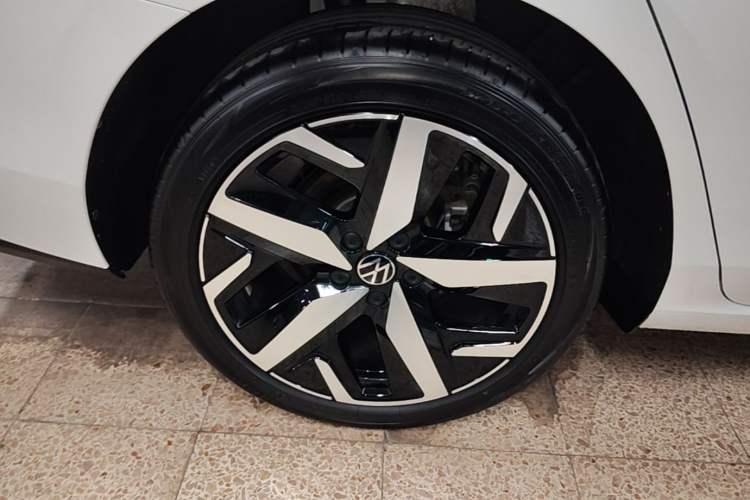 Used Volkswagen Lamando 2025 Lavida L 280TSI DSG Cool & Spicy Edition Right Rear Wheel Hub