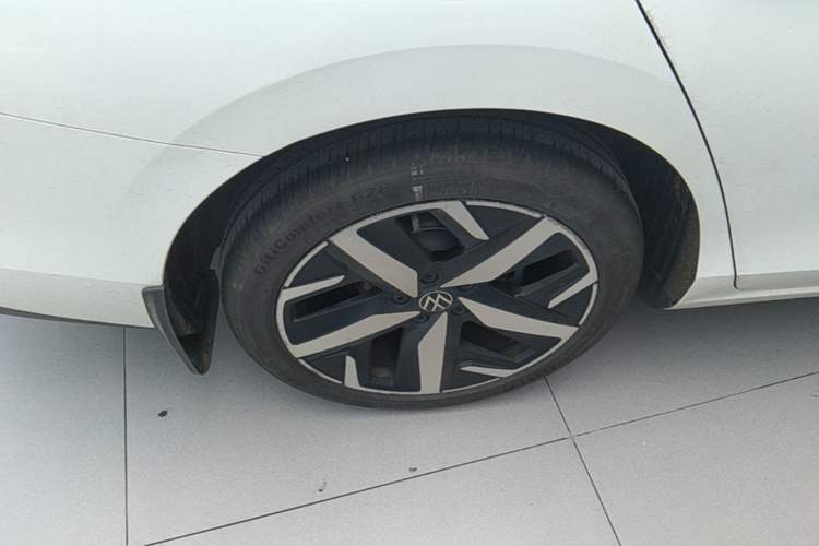 Used Volkswagen Lamando 2025 Lavida L 280TSI DSG Cool & Spicy Edition Right Rear Wheel Hub