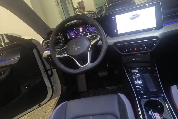 Used Volkswagen Lamando 2025 Lavida L 280TSI DSG Cool & Spicy Edition Steering Wheel