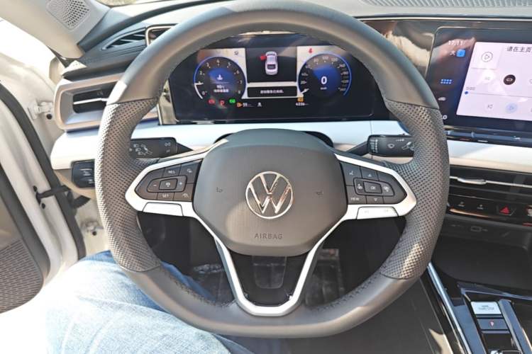 Used Volkswagen Lamando 2025 Lavida L 280TSI DSG Cool & Spicy Edition Steering Wheel
