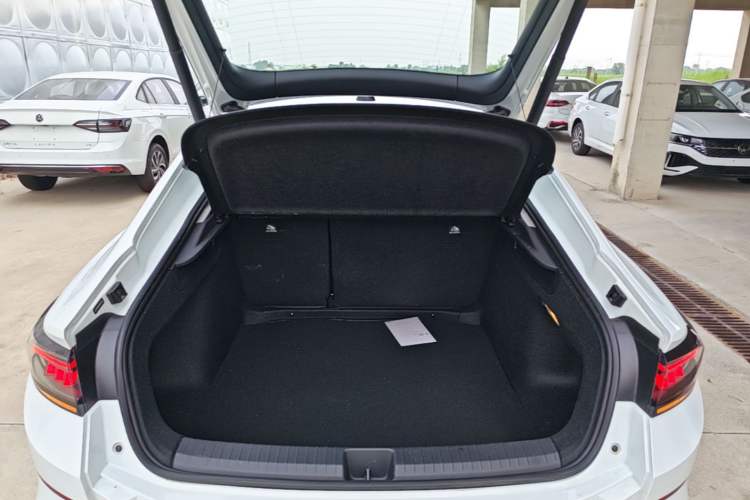 Used Volkswagen Lamando 2025 Lavida L 280TSI DSG Cool & Spicy Edition Trunk
