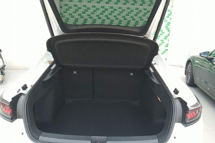 Used Volkswagen Lamando 2025 Lavida L 280TSI DSG Cool & Spicy Edition Trunk