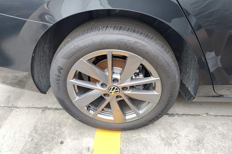 Used Volkswagen Lamando 2026 Lavida L 300TSI Lingfeng Edition Right Rear Wheel Hub