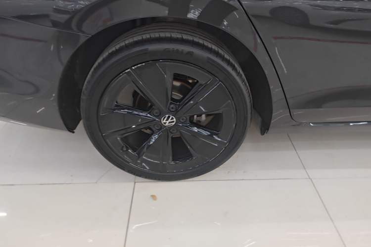 Used Volkswagen Lamando 2026 Lavida L GTS 380TSI Lingfeng Millionth Anniversary Edition Right Rear Wheel Hub