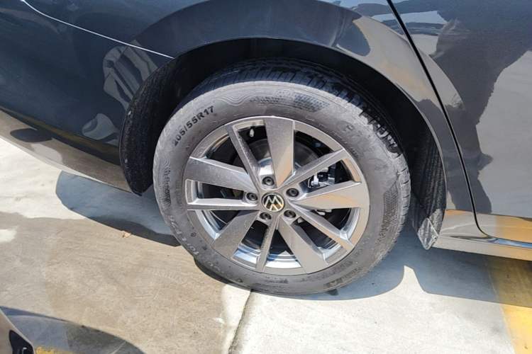 Used Volkswagen Lamando 2026 Lavida L 300TSI Lingfeng Edition Right Rear Wheel Hub