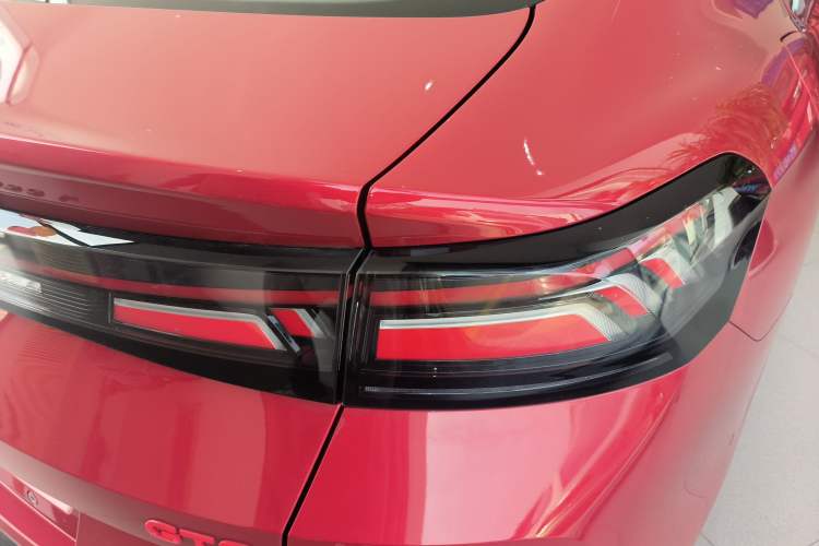 Used Volkswagen Lamando 2026 Lavida L GTS 380TSI Lingfeng Millionth Anniversary Edition Right Rear Taillight