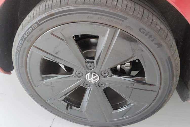 Used Volkswagen Lamando 2026 Lavida L GTS 380TSI Lingfeng Millionth Anniversary Edition Right Rear Wheel Hub