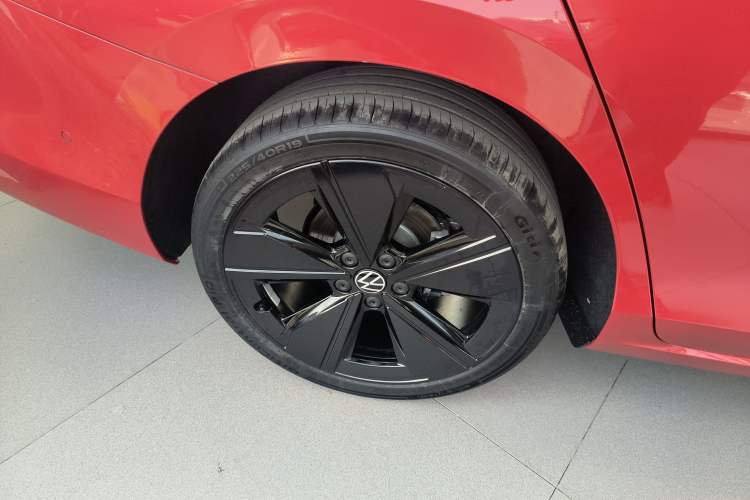 Used Volkswagen Lamando 2026 Lavida L GTS 380TSI Lingfeng Millionth Anniversary Edition Right Rear Wheel Hub