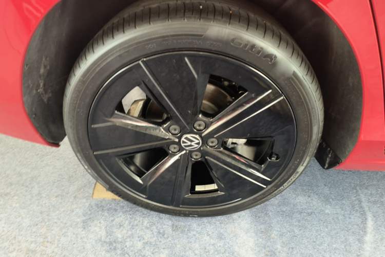 Used Volkswagen Lamando 2026 Lavida L GTS 380TSI Lingfeng Millionth Anniversary Edition Right Rear Wheel Hub