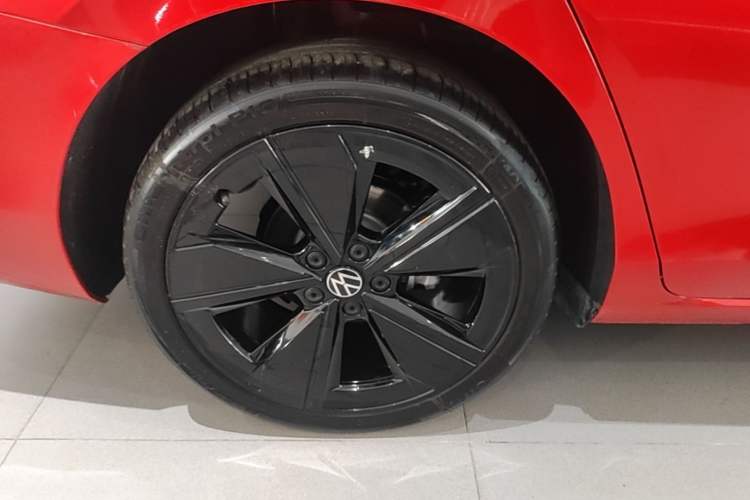 Used Volkswagen Lamando 2026 Lavida L GTS 380TSI Lingfeng Millionth Anniversary Edition Right Rear Wheel Hub