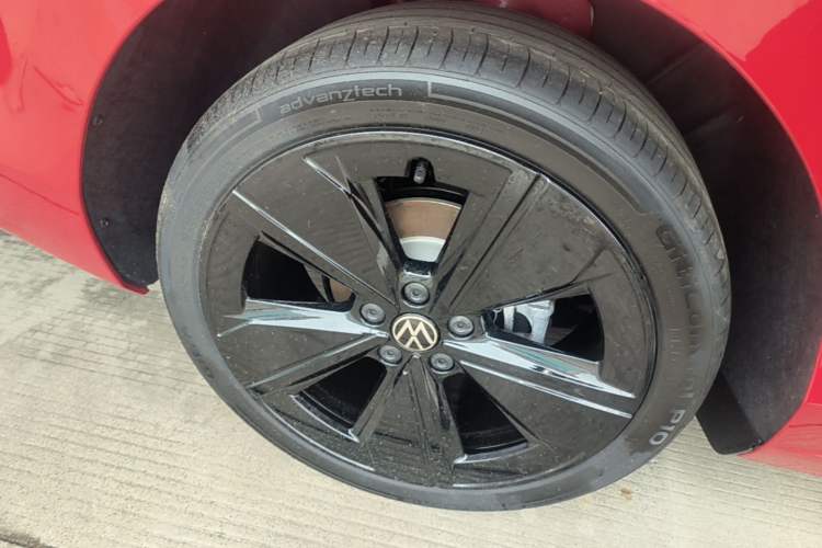 Used Volkswagen Lamando 2026 Lavida L GTS 380TSI Lingfeng Millionth Anniversary Edition Right Rear Wheel Hub