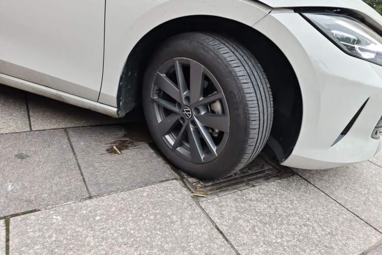Used Volkswagen Lamando 2026 Lavida L 300TSI Lingfeng Edition Right Front Wheel Hub