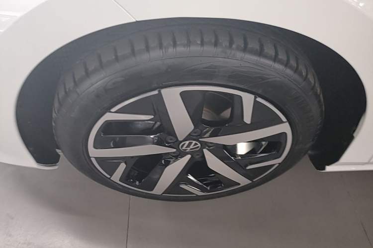 Used Volkswagen Lamando 2026 Lavida L 300TSI Lingfeng Edition Left Front Wheel Hub