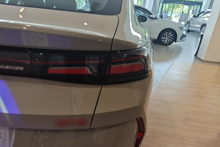 Used Volkswagen Lamando 2026 Lavida L GTS 380TSI Lingfeng Millionth Anniversary Edition Right Rear Taillight