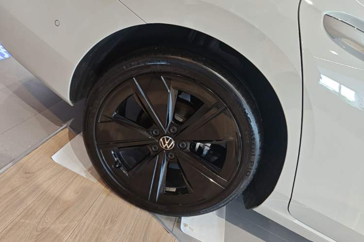 Used Volkswagen Lamando 2026 Lavida L GTS 380TSI Lingfeng Millionth Anniversary Edition Right Rear Wheel Hub