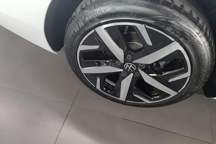 Used Volkswagen Lamando 2026 Lavida L 300TSI Lingfeng Edition Right Rear Wheel Hub