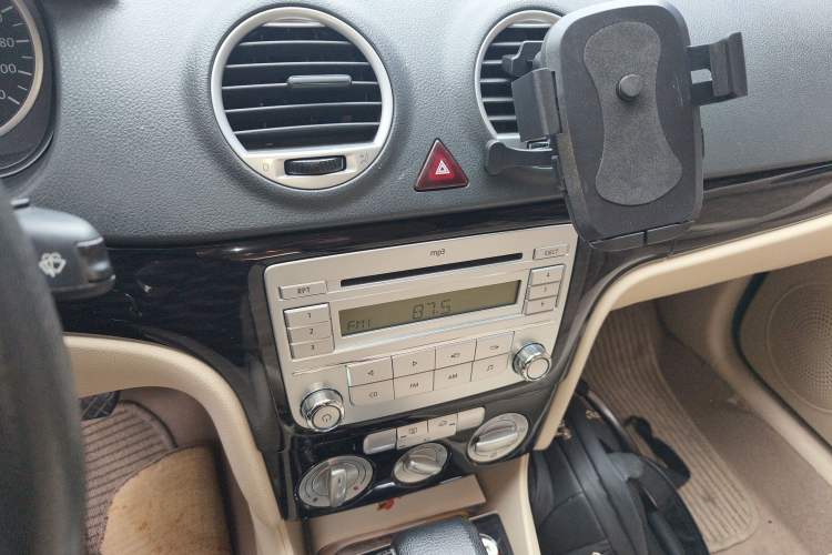Used Volkswagen Lavida 2008 1.6L Automatic Prestige Edition Audio And AC Panel