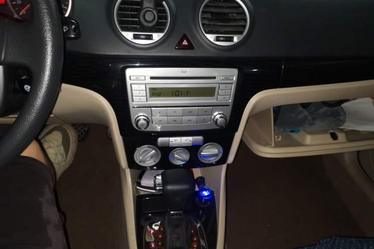 Used Volkswagen Lavida 2008 1.6L Automatic Joy Edition Audio And AC Panel