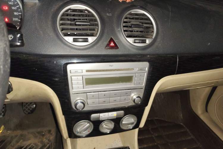 Used Volkswagen Lavida 2008 1.6L Manual Joyful Edition Audio And AC Panel