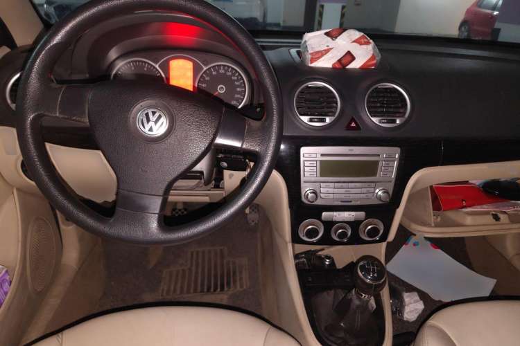 Used Volkswagen Lavida 2008 1.6L Manual Premium Edition Center Console