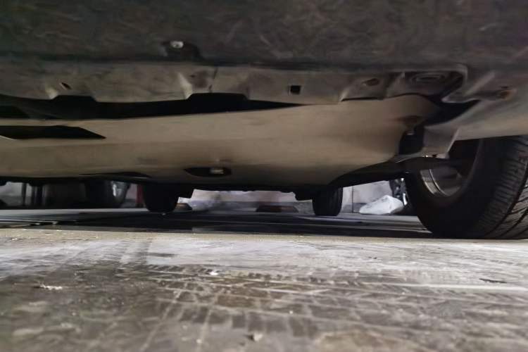 Used Volkswagen Lavida 2008 1.6L Manual Premium Edition Chassis Front