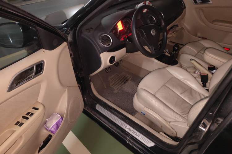 Used Volkswagen Lavida 2008 1.6L Manual Premium Edition Driver Seat