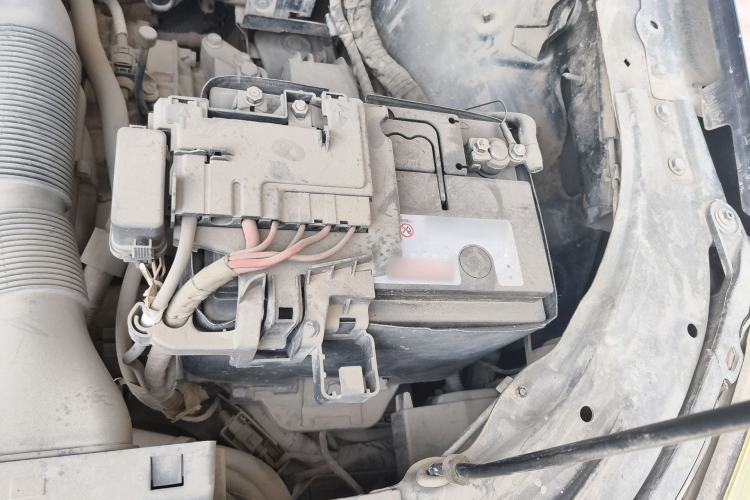 Used Volkswagen Lavida 2008 1.6L Automatic Prestige Edition Engine Bay Left