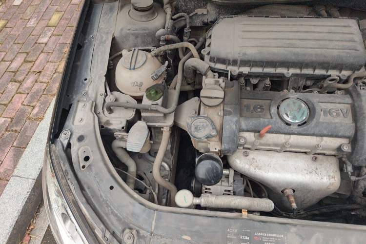 Used Volkswagen Lavida 2008 1.6L Automatic Prestige Edition Engine Bay Right