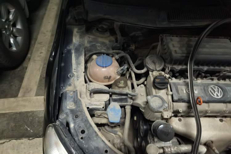 Used Volkswagen Lavida 2008 1.6L Manual Premium Edition Engine Bay Right
