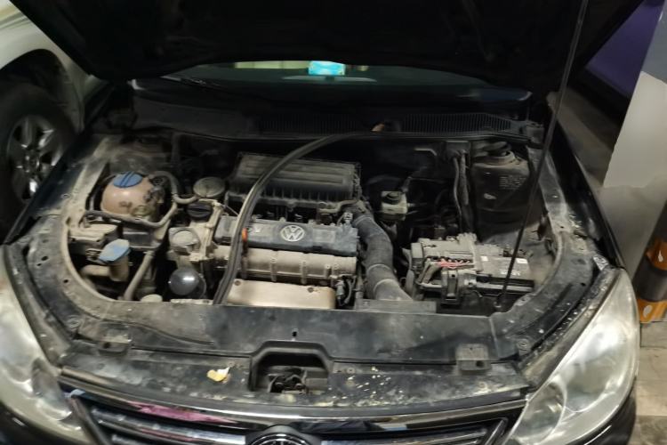 Used Volkswagen Lavida 2008 1.6L Manual Premium Edition Engine Bay